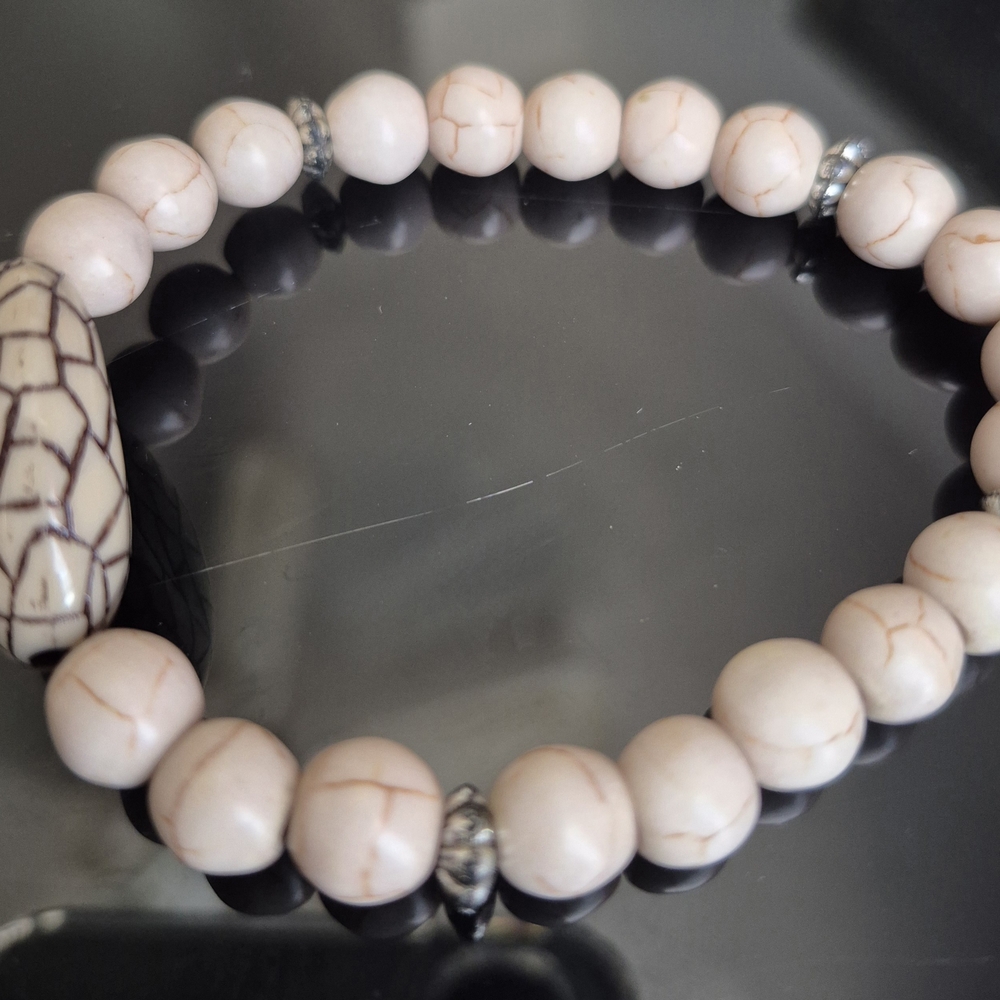 Handcrafted White Howlite Braclet with Safari Stone! - Picture 8 of 9